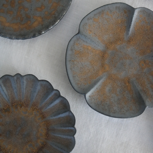 窯変釉花型トレー