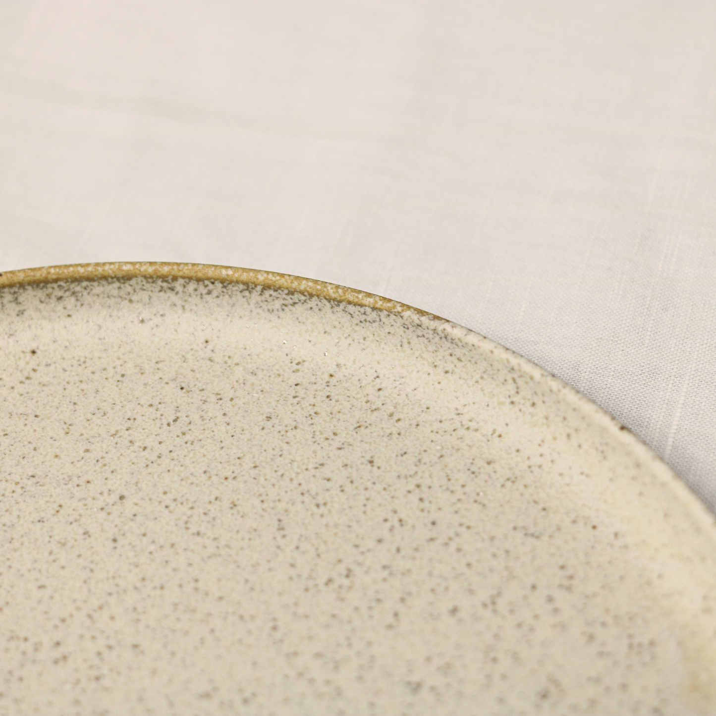 27cm丸浅口切立皿|絹衣