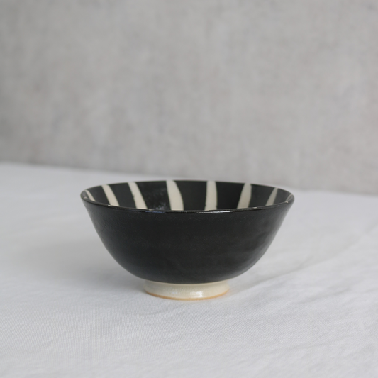 黒十草茶碗