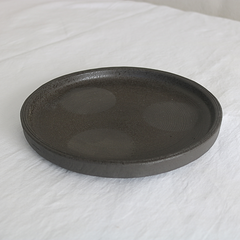 炭化土ボタモチ切立7.5皿｜23㎝｜大皿｜陶器