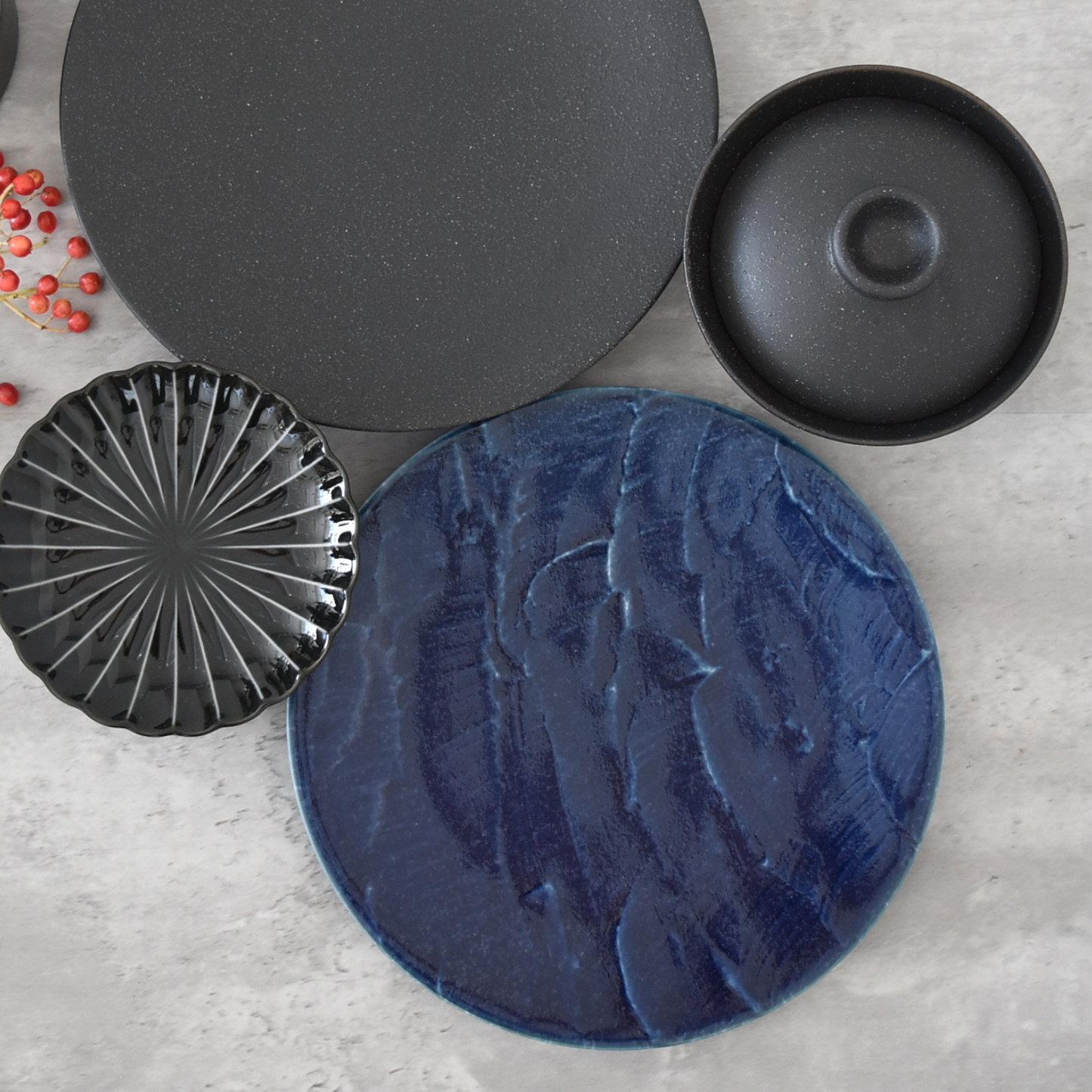 漆喰｜27cmプレート｜絹衣・一縷