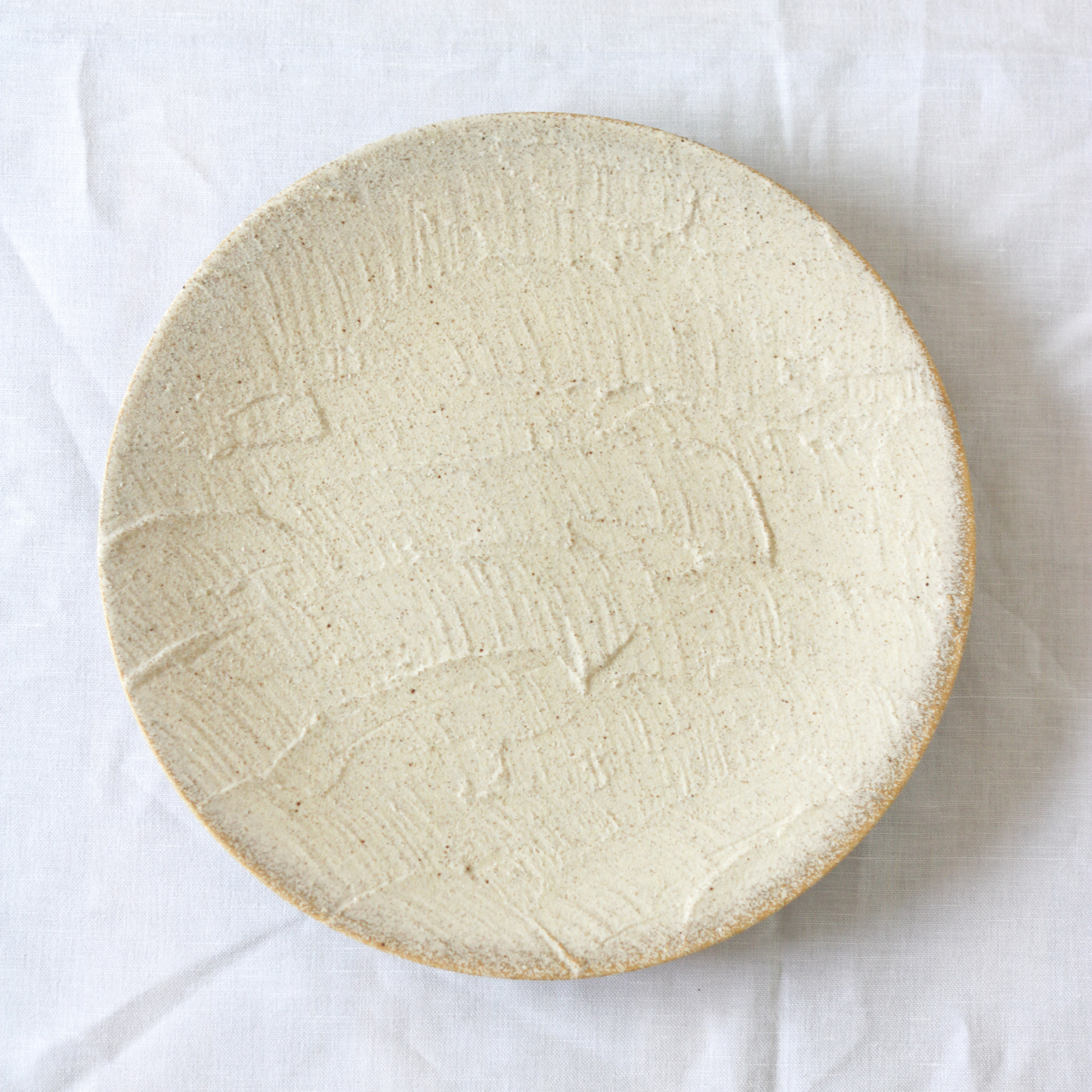 漆喰｜27cmプレート｜絹衣・一縷